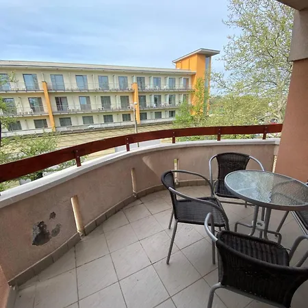 Heli Apartman Hajduszoboszlo Exterior photo