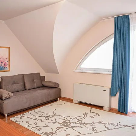 Heli Apartman Hajduszoboszlo Exterior photo