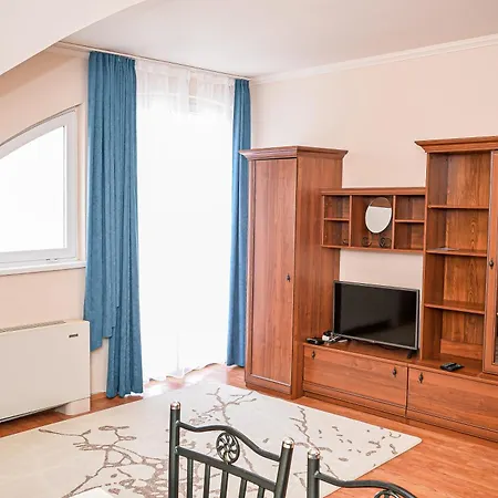 Heli Apartman Hajduszoboszlo Exterior photo